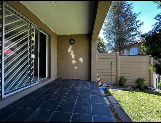 2 BEDROOM TOWNHOUSE FOR SALE IN VORNA VALLEY